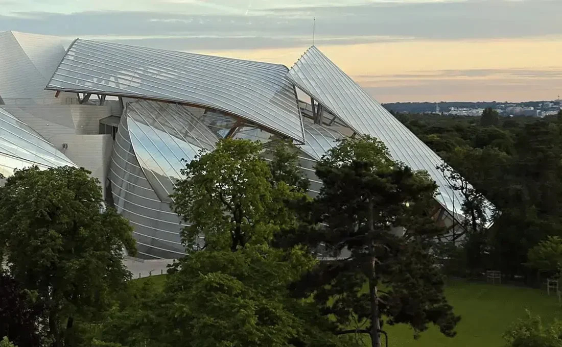 نمای خیرهکننده از شاهکار معماری فرانک گری در پاریس با عنوان «بادبانهای برافراشته»