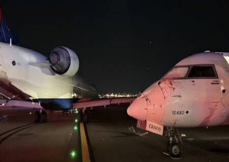 تصاویری از لحظه برخورد دو هواپیمای دلتا در باند فرودگاه لاگواردیا