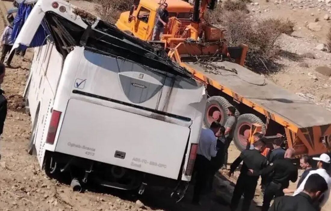 تصاویر هوایی از عملیات امدادرسانی به آسیب‌دیدگان حادثه سقوط اتوبوس در فیروزکوه