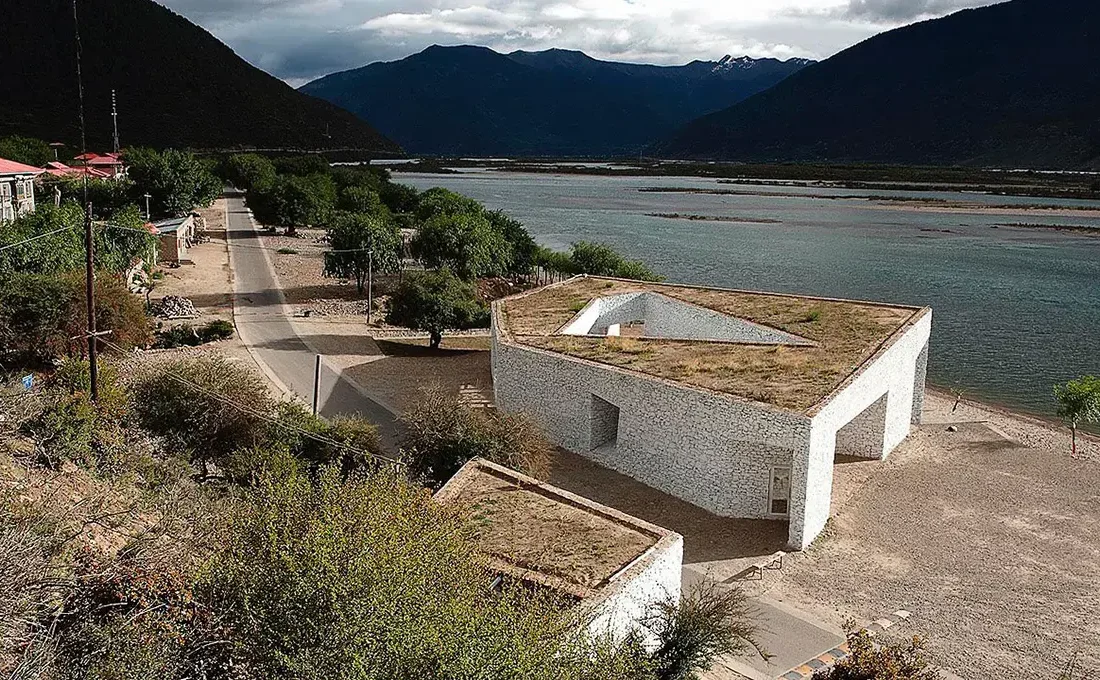 مرکز بازدیدکنندگان رودخانه نیانگ: تلفیق معماری مدرن چین و سنتهای تبت (+تصاویر)