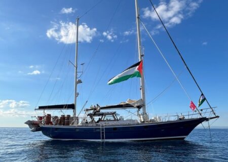 حمله صهیونیست‌ها به آخرین کشتی ناوگان جهانی صمود از نمای نزدیک