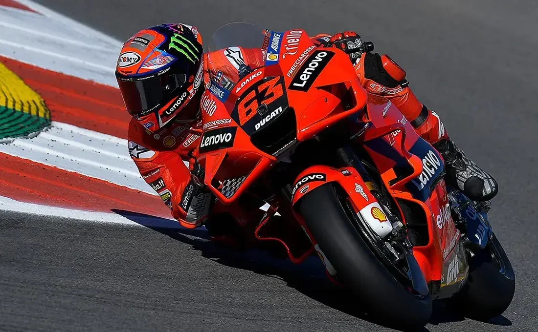 مهارتنمایی دیدنی با موتورسیکلت یاماها آر6