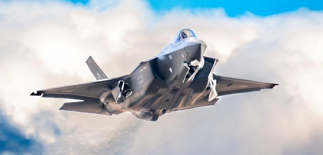 دلیل محدودیت مانور جنگنده‌های پیشرفته در سرعت‌های بالا چیست؟ پاسخ خلبان F-35