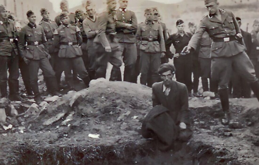 پرده برداری از راز یک عکس تاریخی: شناسایی نازی حاضر در صحنه هولناک هولوکاست