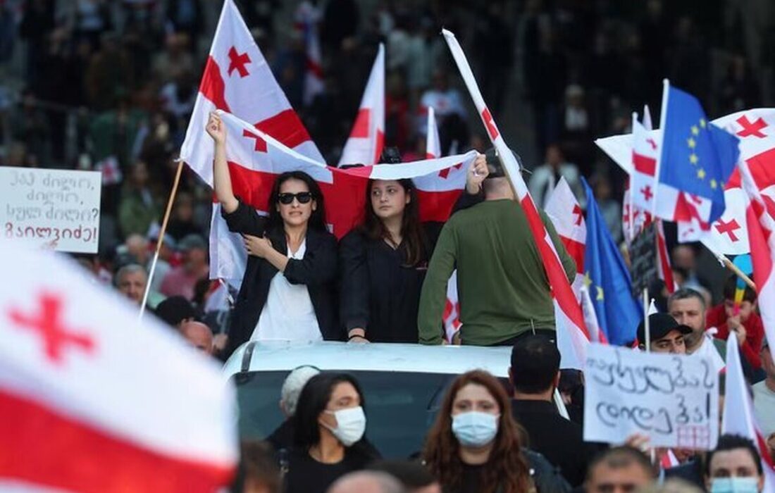 تلاش معترضان برای ورود به کاخ ریاست جمهوری گرجستان