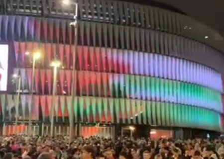 اهتزاز پرچم فلسطین بر دیوارهای باشگاه اتلتیک بیلبائو اسپانیا