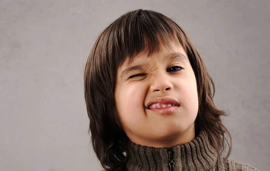 همه چیز درباره اختلال تیک: علل و عوامل تشدید کننده