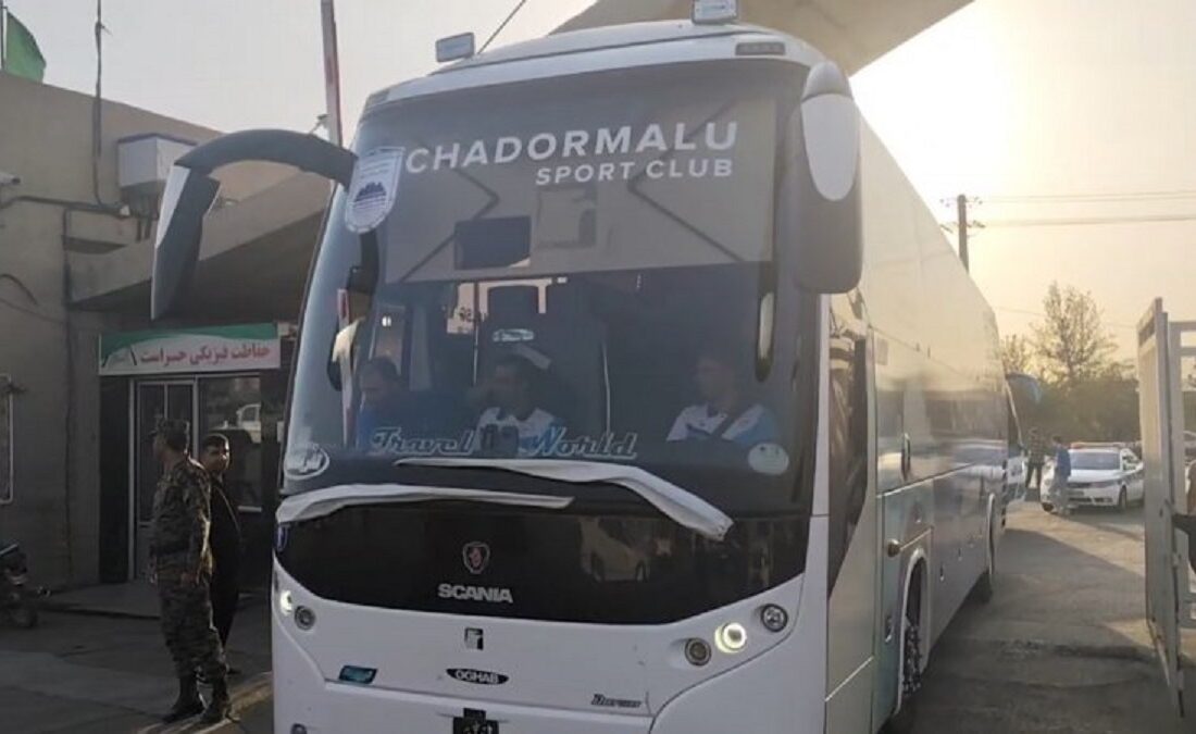 کاروان چادرملو برای دیدار با استقلال وارد ورزشگاه تختی شد