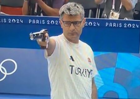 قهرمانی آقای خاص تیراندازی با دستان خالی