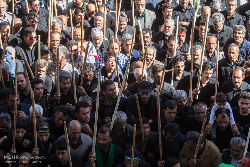 آغاز حرکت دسته‌های عزاداری مراسم جهانی قالیشویان از فین کاشان