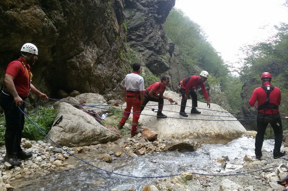 تلاش 40 ساعته به ثمر نشست؛ کشف پیکر کوهنورد در ارتفاعات سرتنگ