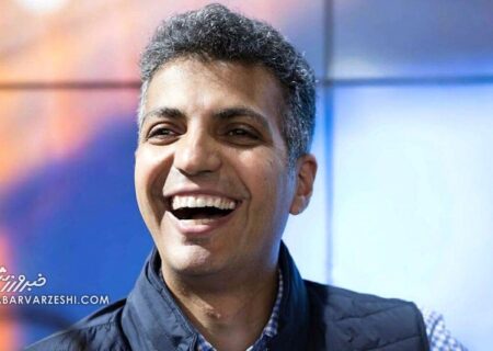 طعنه عادل فردوسی‌پور به هزینه‌های تیم ملی: اعزام ۸۶ نفر به دبی توجیه دارد؟