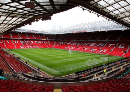 حضور یک موش زنده در ورزشگاه اولدترافورد، کاربران شبکه‌های اجتماعی را شوکه کرد +تصاویر