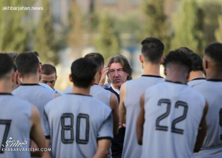 تصاویر آشتی‌کنان سرمربی استقلال ساپینتو با یکی از بازیکنان