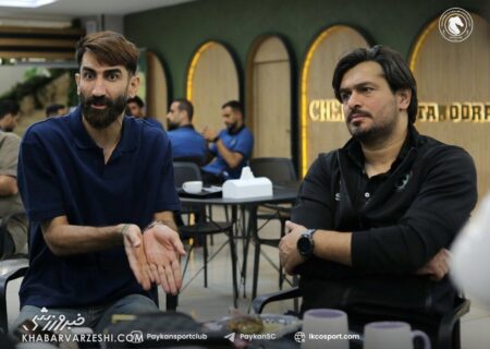 استقبال غیرمنتظره در فرودگاه تهران؛ بازیکنان پیکان غافلگیر شدند +تصاویر