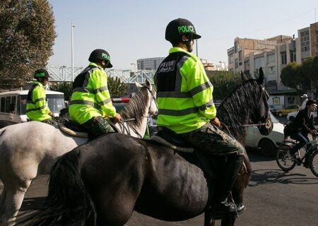 حضور نمادین نیروی انتظامی با اسب در ورزشگاه شهر قدس