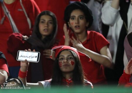 حاشیه جدید در پرسپولیس: هوادار معترض کتک خورد و خفه شد!