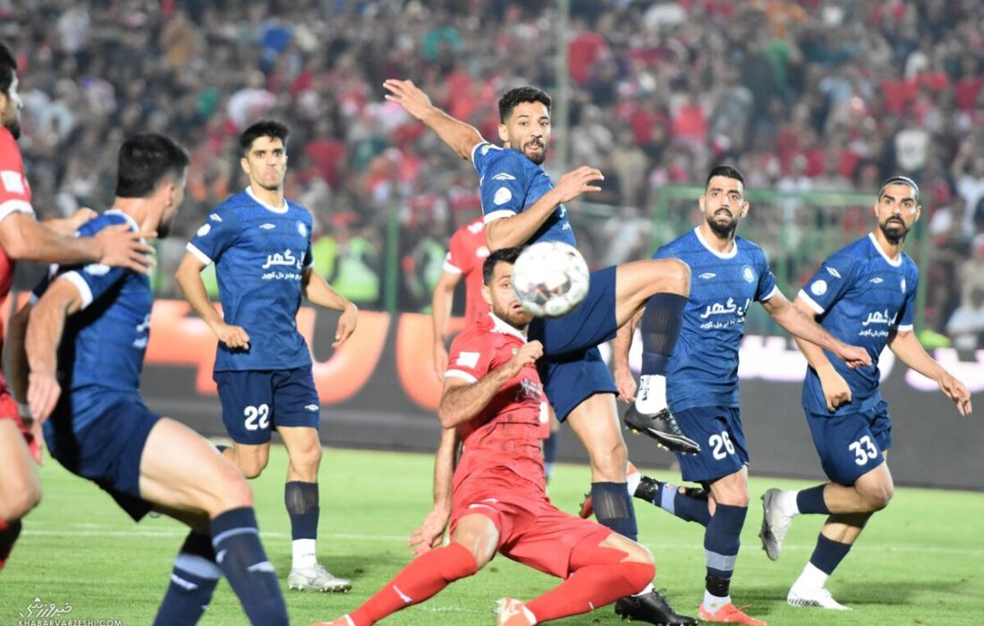 ابهام در 2 صحنه کلیدی بازی پرسپولیس و گل گهر از نگاه کارشناس داوری؛ پنالتی اعلام نشد؟