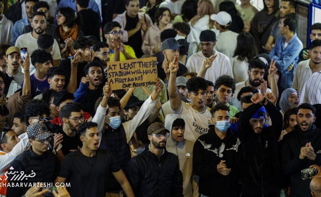 انتقادها از اولویت ورزشگاه بر بیمارستان؛ دولت در مواجهه با نسل Z ناکام است؟