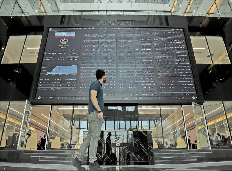 بورس امروز هم ناامید کرد؛ افت ۲۶ هزار و ۷۸۶ واحدی شاخص