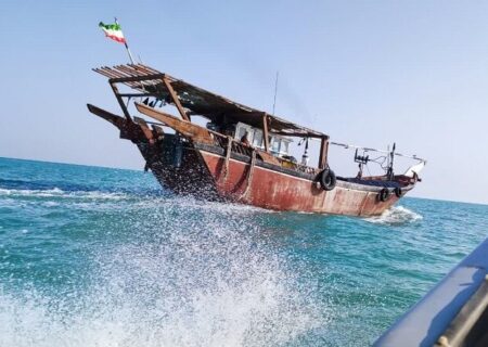 توقیف 3 فروند شناور متخلف ترال در شرق جاسک