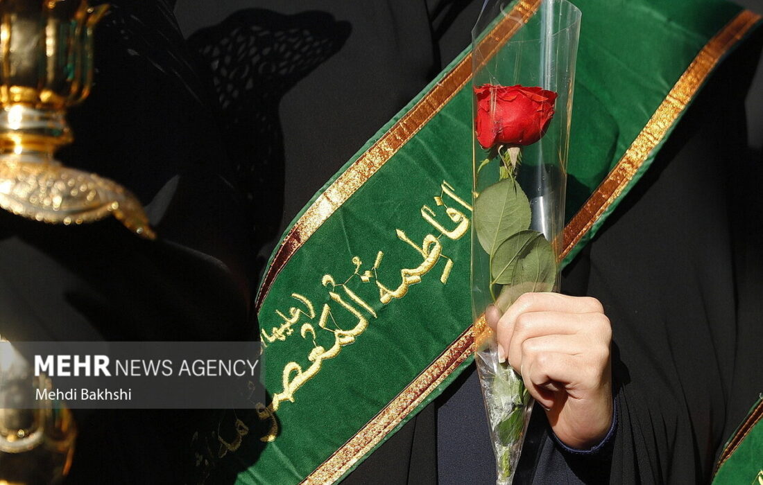 لحظه دیدار نزدیک است؛ دلتنگی زائر در آستانه حرم