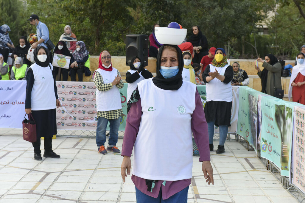 توصیههای مهم برای بانوان بالای ۵۰ سال: چگونه تعادل و تناسب اندام خود را حفظ کنیم؟