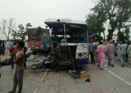 مرگ 13 نفر و مصدومیت 33 تن در پی 2 سانحه رانندگی در جنوب غربی پاکستان