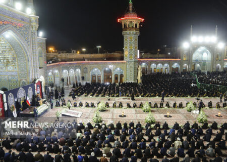 ​برگزاری مراسم شمع گردانی خادمان در شب رحلت حضرت معصومه (س)