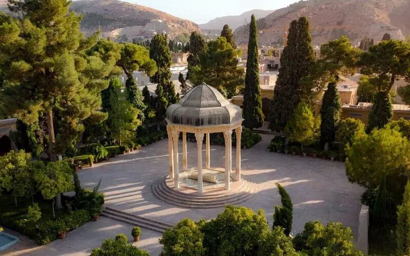 پیشرفت ۴۰ درصدی مرمت آرامگاه حافظ شیرازی به گفته زارع