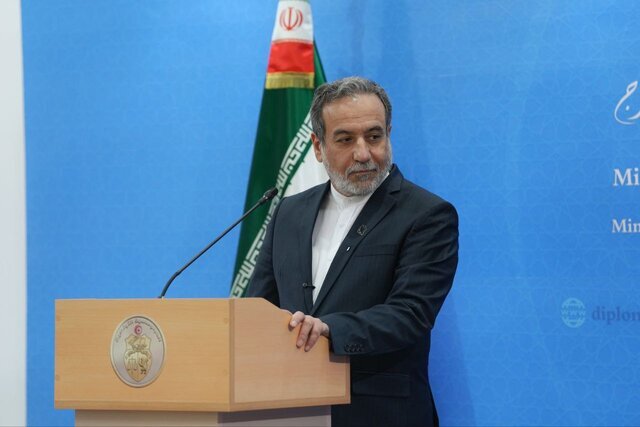 روایت ناگفته عراقچی از روزهای پرتنش برجام؛ پیگیری نتایج پرسپولیس در کوران مذاکرات