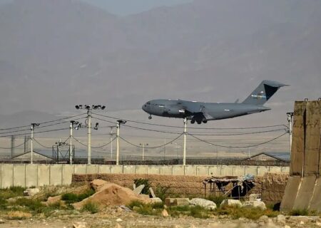 طالبان: بگرام را به آمریکایی‌ها واگذار نخواهیم کرد