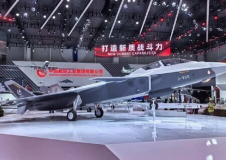 جنگنده فوق سری آمریکا که معادلات نبرد هوایی را تغییر می‌دهد؛ فرمانده پنهان در کابین دوم!