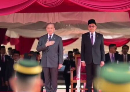 تصاویری از دیدار صمیمانه شهباز شریف با انور ابراهیم