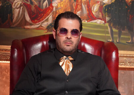 پژمان بازغی با ظاهری متفاوت در جشنواره فیلم‌های کودکان و نوجوانان حاضر شد/ روایتی از پزشک گرفتاری که شب تولد فرزندش، فرصت تهیه هدیه ندارد