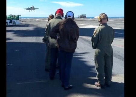 لحظه خطرناک فرود جت جنگنده F-35 در نزدیکی دونالد ترامپ