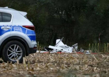 کشف لاشه شیء ناشناس شبیه پهپاد در مزرعه‌ای در لهستان؛ حضور پلیس در محل