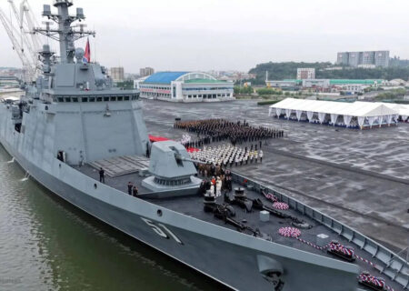 رونمایی کره شمالی از ناوشکن 5 هزار تنی با حضور کیم جونگ اون + تصاویر