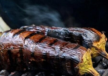 ترفندهای طلایی برای پوست کندن بی‌نقص بادمجان کبابی