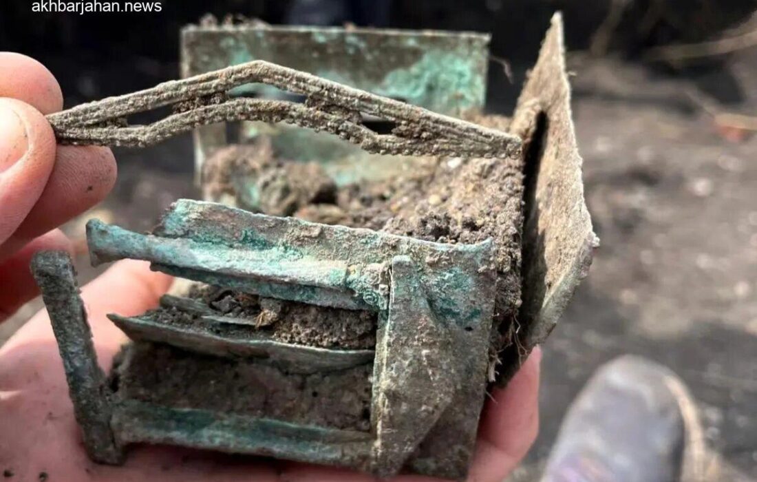 کشف جعبه ۲ هزار ساله با طرح معبد رومی در بقایای یک خانه باستانی + تصویر