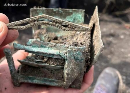 کشف جعبه ۲ هزار ساله با طرح معبد رومی در بقایای یک خانه باستانی + تصویر