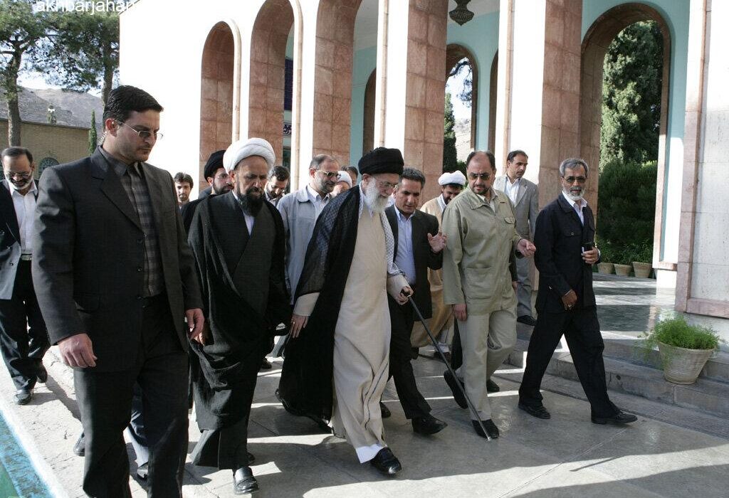 روز جهانی حافظ و دیدگاههای رهبر انقلاب: علت محدود ماندن ۵۰۰ غزل از لسان الغیب چیست؟