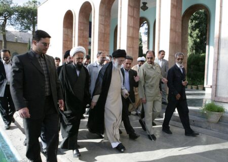 روز جهانی حافظ و دیدگاه‌های رهبر انقلاب: علت محدود ماندن ۵۰۰ غزل از لسان الغیب چیست؟