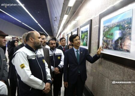 برگزاری نمایشگاه عکس ویتنام در ایستگاه مترو