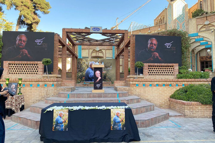 حضور زینب سلیمانی در مراسم بدرقه پیکر محمد کاسبی