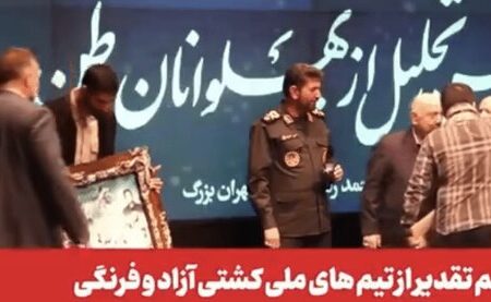 تقدیر ویژه فرمانده سپاه از مربیان تیم‌های ملی کشتی فرنگی و آزاد با اهدای هدیه