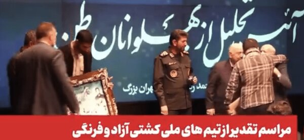 تقدیر ویژه فرمانده سپاه از مربیان تیمهای ملی کشتی فرنگی و آزاد با اهدای هدیه