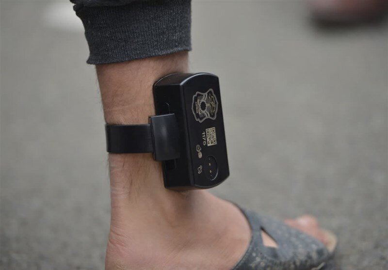 دستگیری سارق سابقه‌دار لوازم خودرو در تهرانسر با حکم پابند الکترونیکی