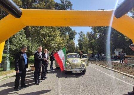 آغاز رالی خودروهای کلاسیک در کاخ نیاوران
