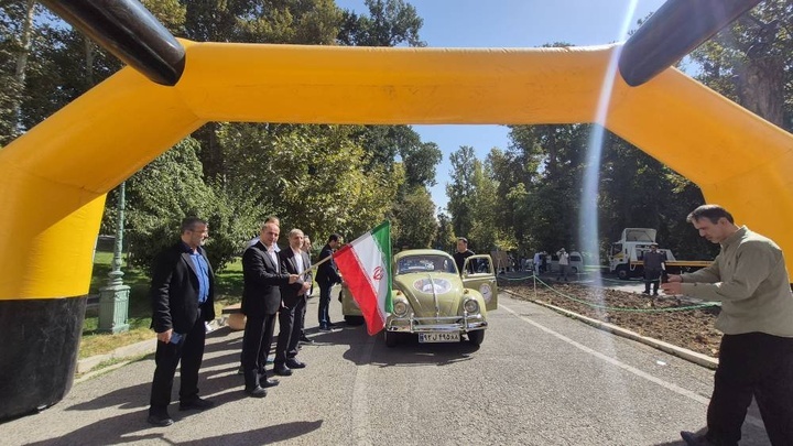 آغاز رالی خودروهای کلاسیک در کاخ نیاوران